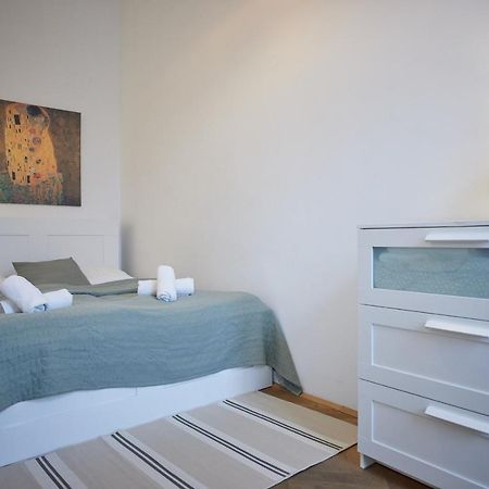Self-Check-In & Perfect Metro Connection I Apartment Виена Екстериор снимка