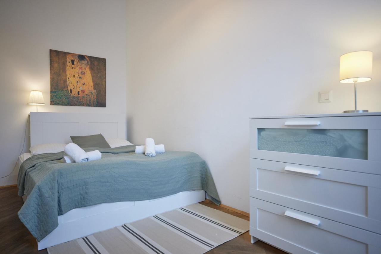 Self-Check-In & Perfect Metro Connection I Apartment Виена Екстериор снимка